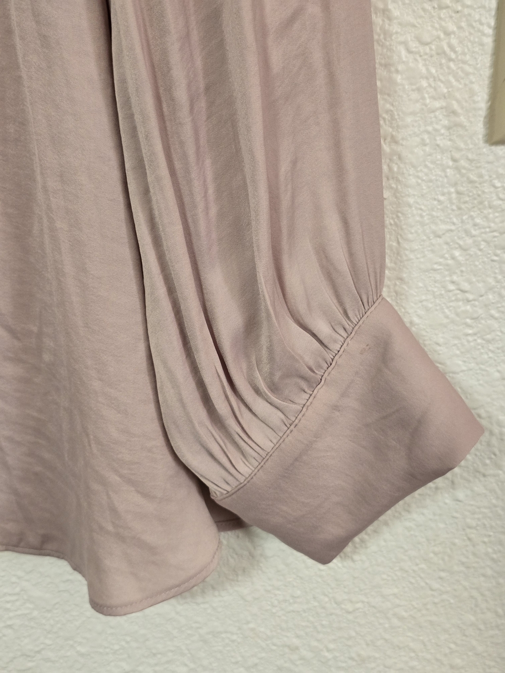 Carmen Marc Valvo Pale Pink V-Neck Blouse with Gem Trim - Picture 8 of 13